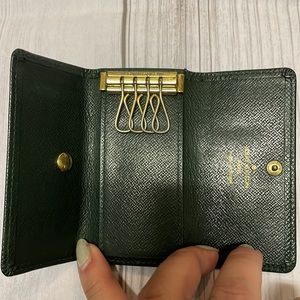 LOUIS VUITTON Taiga 4 key multicles holder epicea Dark Green